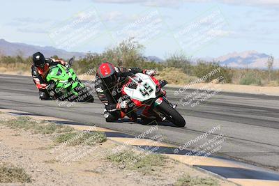 media/Nov-16-2025-Race Pace (Sun) [[8c5fa54630]]/Verified Riders/4-Turn 3 Inside (1050am)/